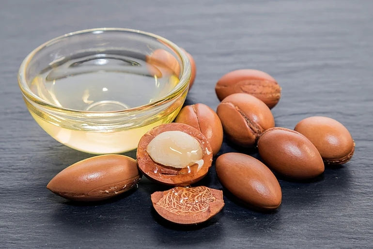 Liquid Gold for Your Curly Hair: The Hair Growth Benefits of Argan Oil